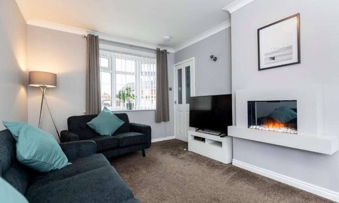 Billingham House | Park Green - Spacious 3 Bedroom House