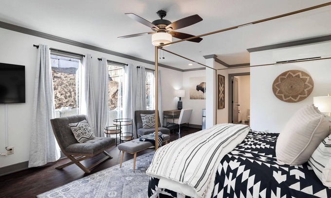 Parkville Apartment | Park House on Main