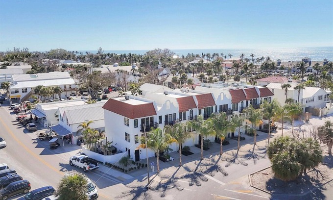 Boca Grande House | Park Place - 2 bedroom townhome in the Historic District of Boca Grande, perfect for up to 4 guests.