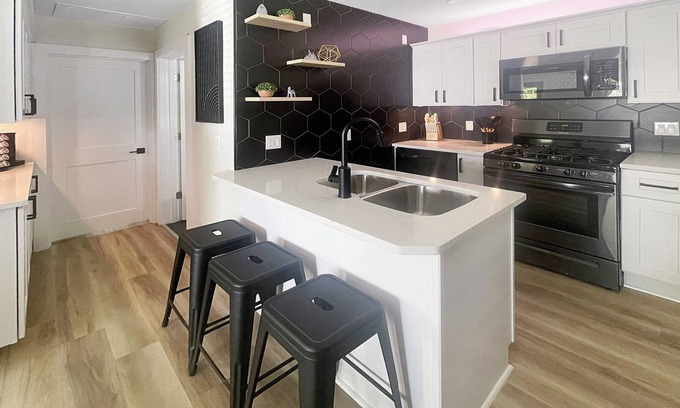 Casey House | Park Place .5mi from Downtown