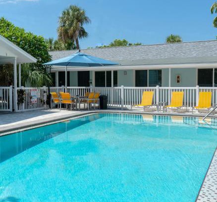 St. Pete Beach Apartment | Park Shore Suites St Pete Beach