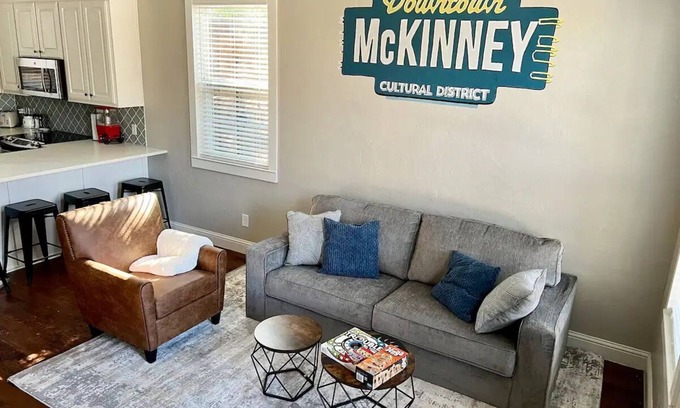 McKinney House | Park View Serenity, walk downtown, across parknn