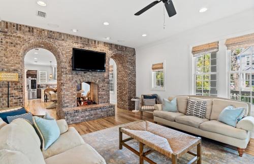WaterSound Beach House | Parker by AvantStay Radiant Home w Stunning Design Close to Beach