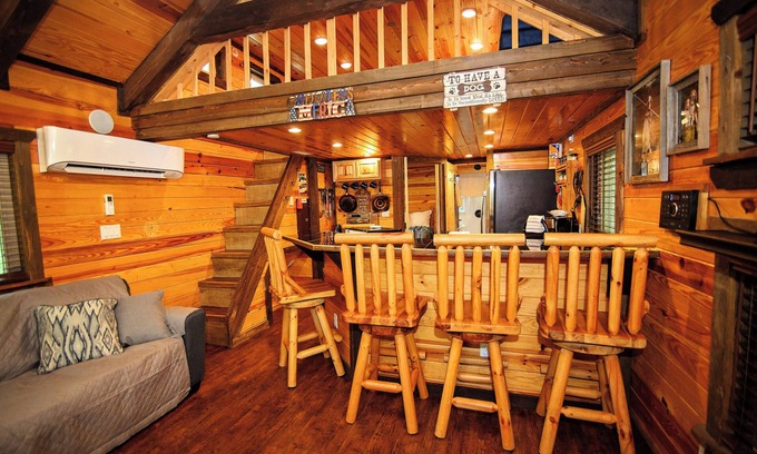 Murfreesboro Cabin | Parker Creek Bend Cabins