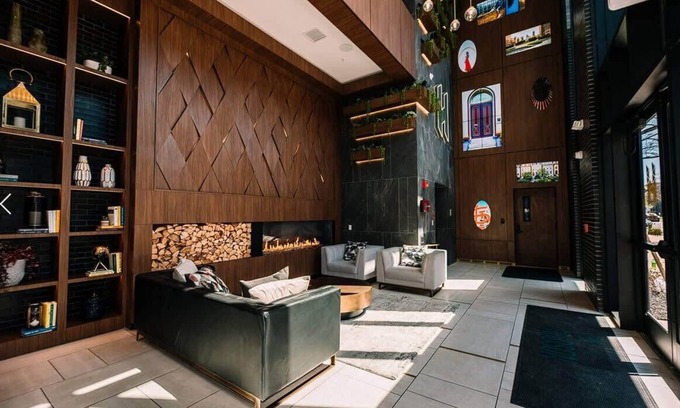 DeBaliviere Place Apartment | Parking Gym Pool W&D Near BJ Hospital