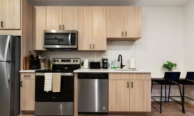 East Liberty Apartment | PARKING+HULU+GYM Near Universities|Shopping|UPMC