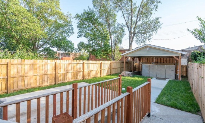 St. Louis House | Parkside Comfort | JZ Vacation Rentals