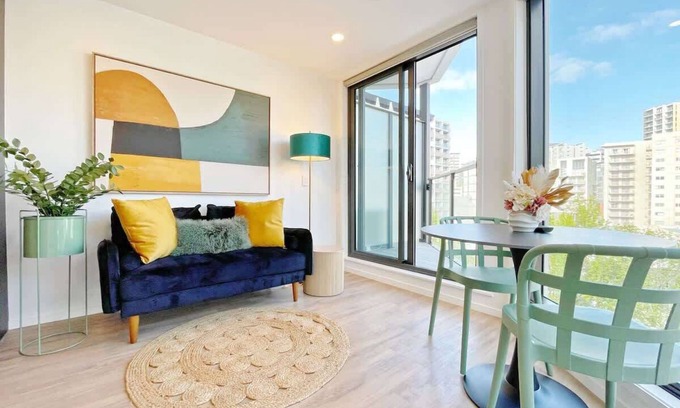 Newton Apartment | Parkside Elegance 1BR on Queen St vs Pool & Gym