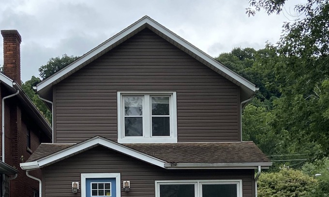 Ashland House | "Parkside Gem: Across from UK/KDMC"