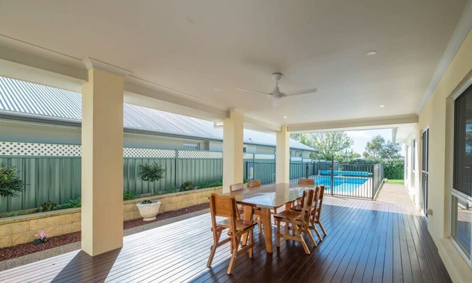 Dubbo House | Parkside Getaway | Pool, Family Entertainer