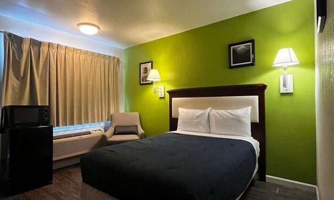 Sweetwater Hotel | Parkside Inn by PHG - Sweetwater