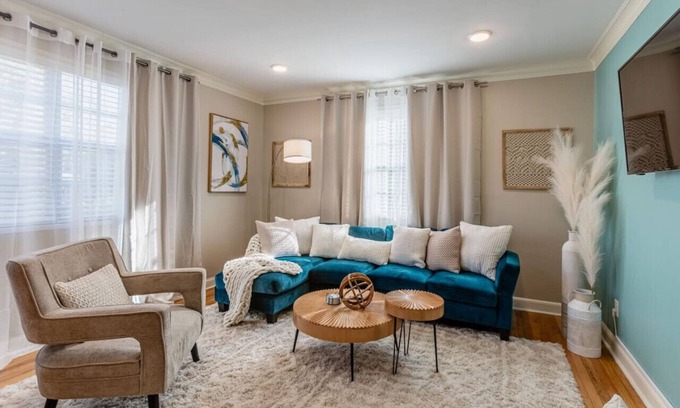 Midtown Condo | *Parkside KING SUITE in Midtown with FREE parking*
