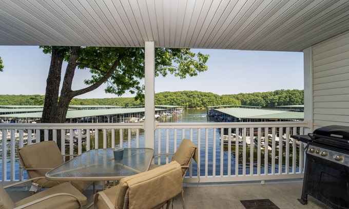 Osage Beach Condo | Parkview Bay 113 - Lakeside Condo with balcony