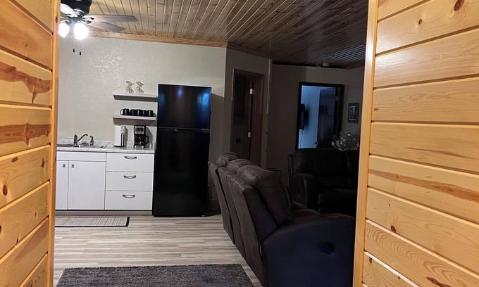 Donnybrook House | Parkview Suite in quiet Donnybrook