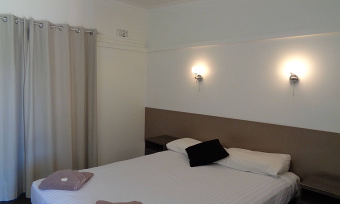 Queanbeyan Hotel | Parkway Motel