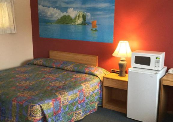 Neenah Hotel | Parkway Motel