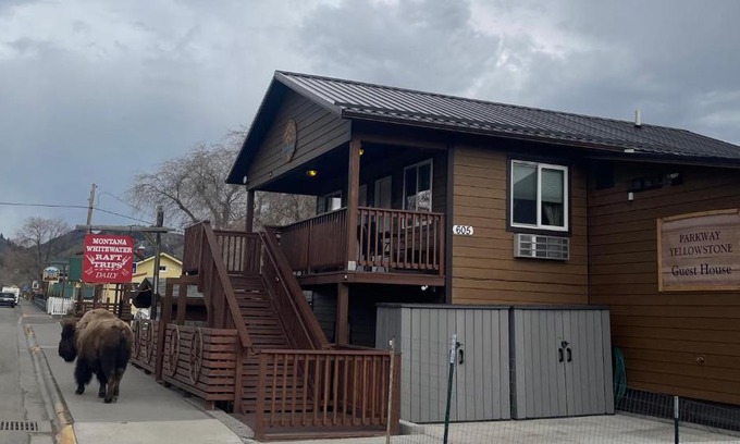 Gardiner House | Parkway Yellowstone Guest House Apartment #5