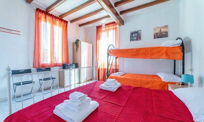 Parma Apartment | Parma Centro Torri Huge Apartment x6