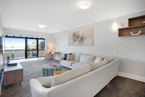 Parnell Apartment | Parnell Vista 2BR Apartment with Seaview