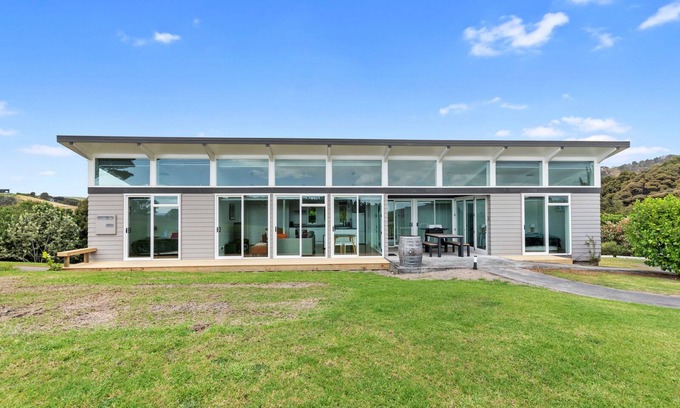 Russell House | Paroa Bay Chalets - Te Whare Kiwi