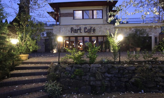Dunakeszi House | Part Cafe Residence