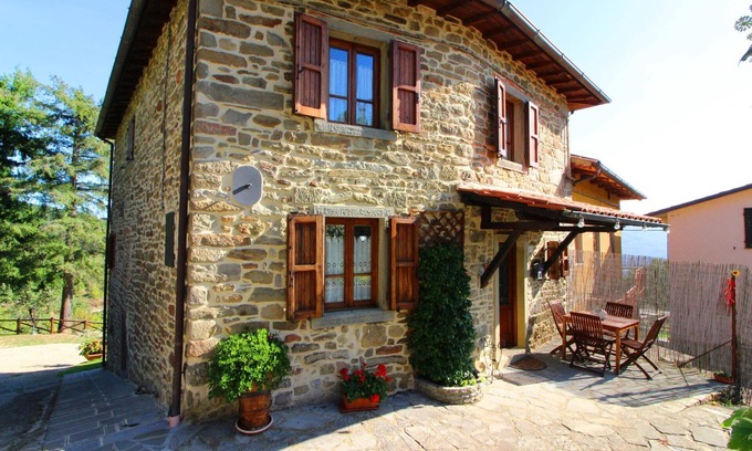 Castel Focognano Villa | Part of an old stone country house enjoying a splendid panoramic view over the woods of the Casentin