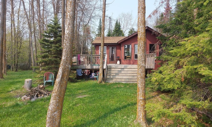 Riverton House | Partial lake view cabin at Balaton Beach with handicap access