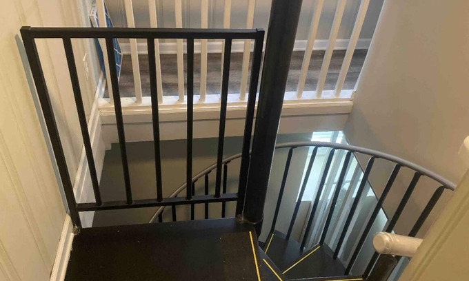 Belvedere Park House | Party house with pole