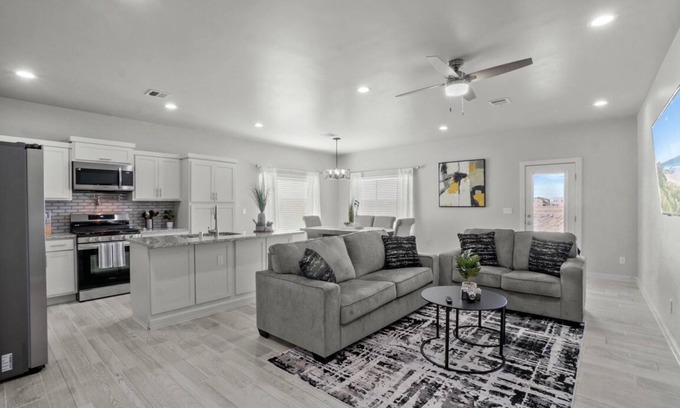 Biggs Field House | Paseo Haven- 4bdrm sanctuary
