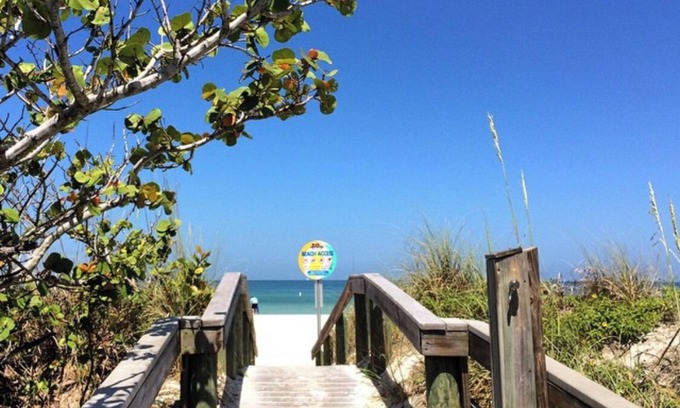Vina Del Mar Island House | Pass-a-Grille Beach Home - Footsteps from the beach!