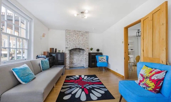 St Albans House | Pass the Keys | 35 Spencer st · Stylish, City Centre Retreat