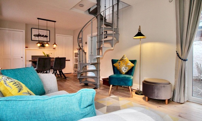 Canterbury House | Pass the Keys | A Character Cottage in Historical Canterbury