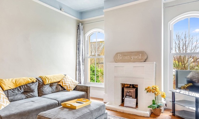 Whitstable Apartment | Pass the Keys | A Spacious Cosy Holiday Retreat!
