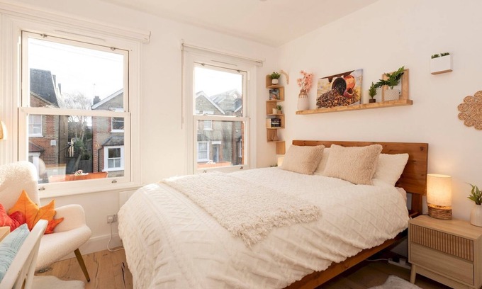 Norbiton House | Pass the Keys | Beautiful, Zen 1 Bed Home, free parking - Kingston