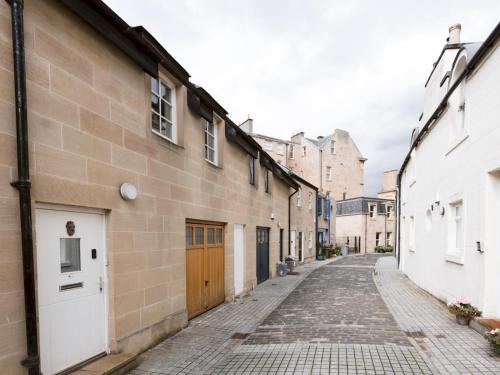 Kelvinbridge House | Pass the Keys Beautiful Unique 3Bed Mews Cottage House