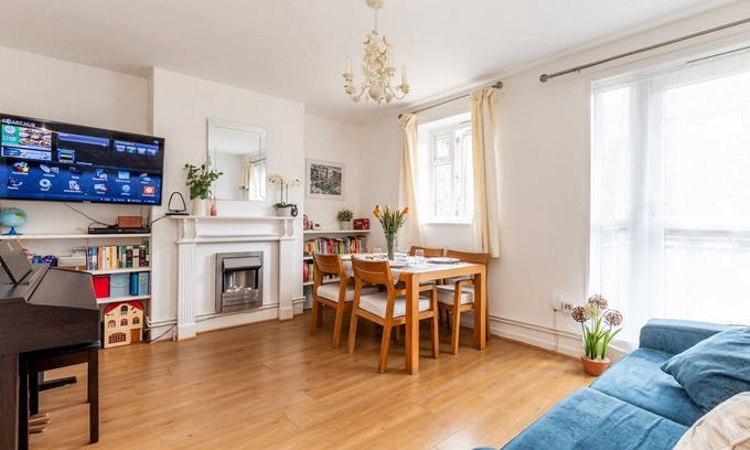 Woolwich Riverside Apartment | Pass the Keys | Bright 2-bed Flat by Thames & Fast London Access