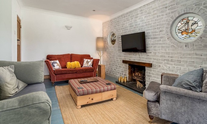 St Albans House | Pass the Keys | Charming 3 bed house with parking and large garden