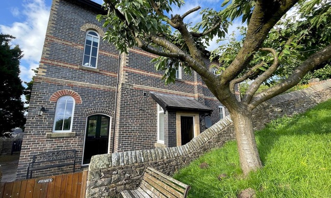 Combs House | Pass the Keys | Converted Sunday School for 4 with Views & Garden