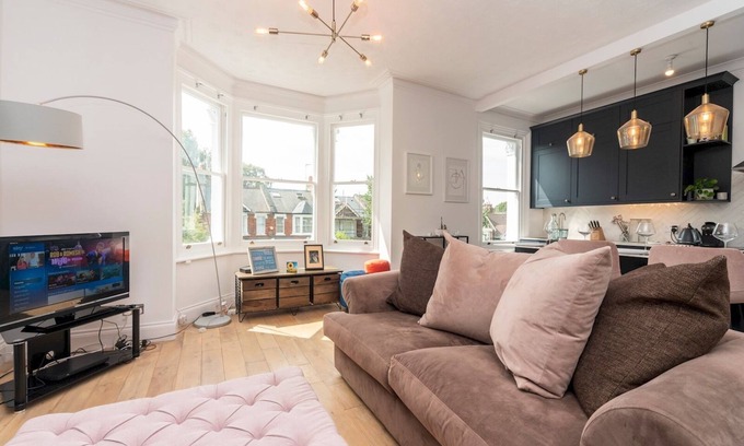 Blackheath Apartment | Pass the Keys | Cosy and Chic Flat Near Greenwich Park