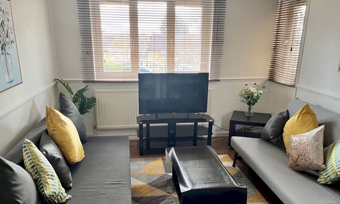 Harpenden Apartment | Pass the Keys | Cosy, Stylish 1 bed Flat in Harpenden with Parking