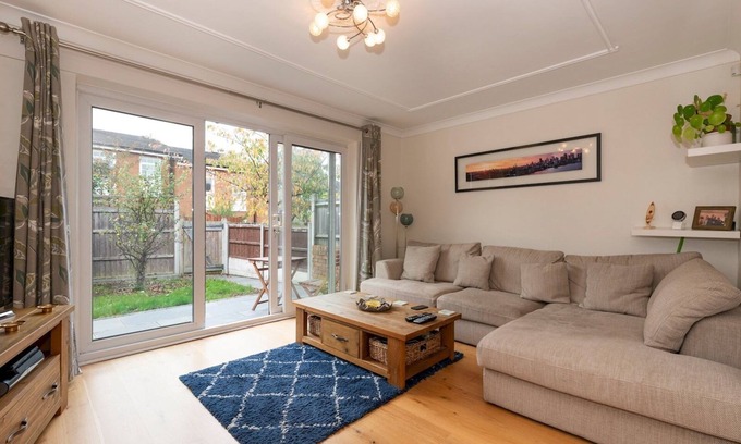 Peninsula House | Pass the Keys | Cute 2-Bedroom House/Greenwich Park/O2