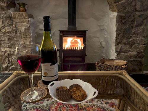 Youlgreave House | Pass the Keys Dene Cottage - Perfect for 8 & Pets in Youlgrave
