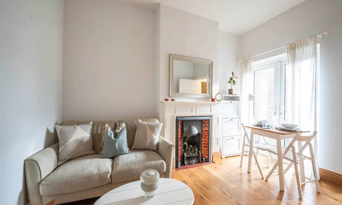 Lewisham Apartment | Pass the Keys | Hither Green ground floor flat with garden London