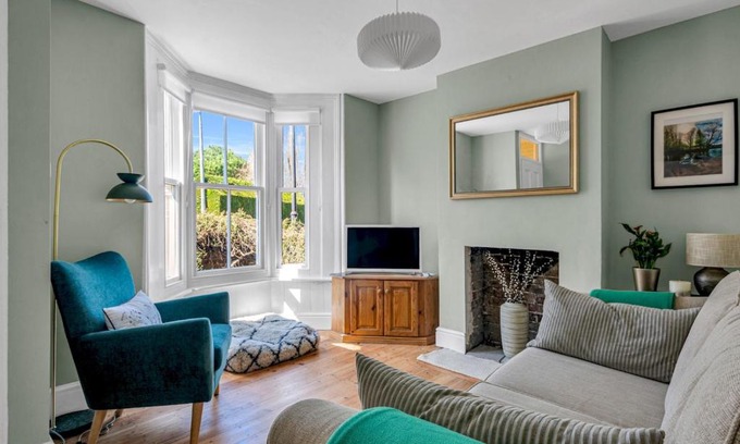 Canterbury House | Pass the Keys Large Terraced Home In the City
