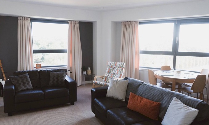 North West Apartment | Pass the Keys | Lovely 2-Bed Flat Glasgow Harbour FREE parking