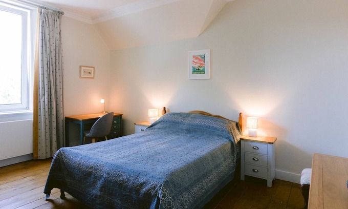 Whiteinch House | Pass the Keys | Lovely 3 bedroom home Victoria Park near West End