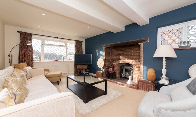 Henley House | Pass the Keys | Luxurious Country House with Cinema Games Room