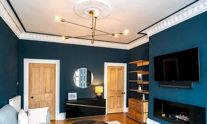 Bruntsfield Apartment | Pass the Keys | Luxury Top Floor 2 Bedroom Apartment