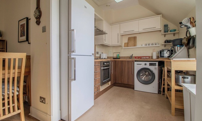 Paisley Apartment | Pass the Keys | Paisley Centre close to Abbey