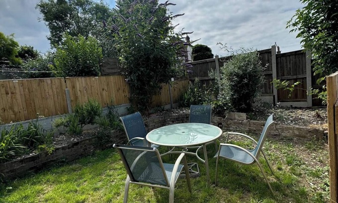 Broadstairs Apartment | Pass the Keys Snug Seaside Apartment With Garden | Central